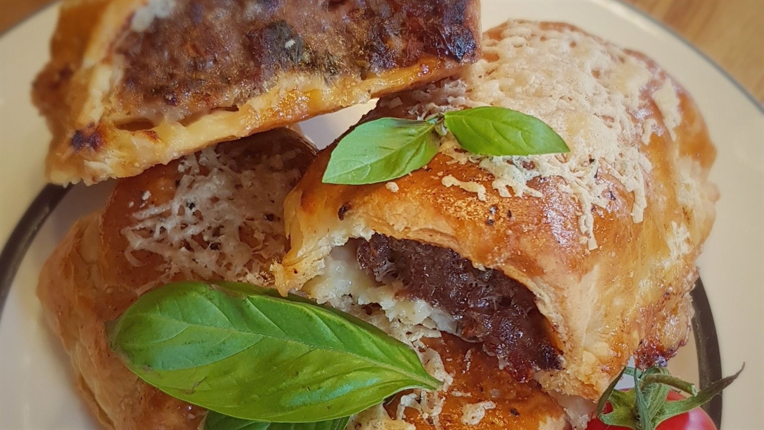 Recipe: Sun-dried tomato, basil &#038; venison sausage rolls