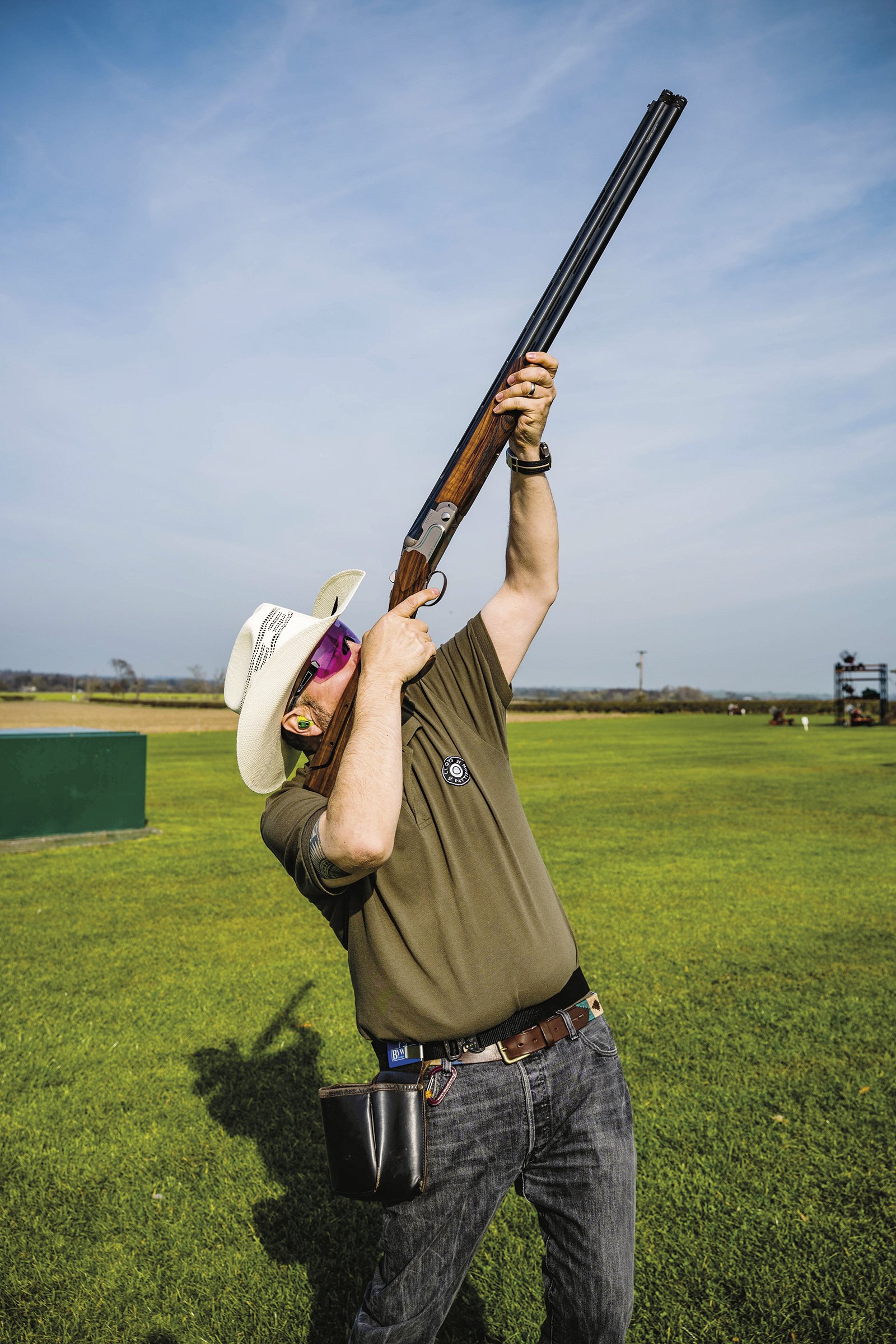 Lloyd Pattison shooting the Beretta DT11 Supersport at an overhead clay target on a clay ground
